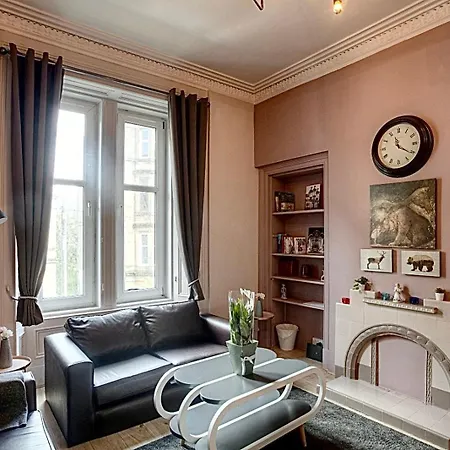 Charming 2 Bed In The Heart Of The West End *