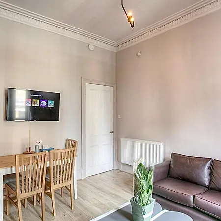Charming 2 Bed In The Heart Of The West End