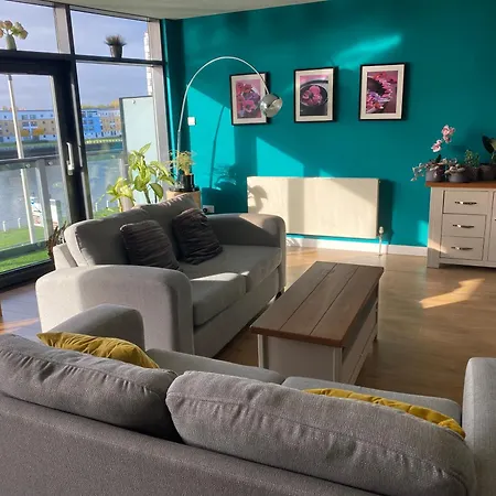 Metropolitan Nest - Easy Walk To Hydro & Secc Center Apartament