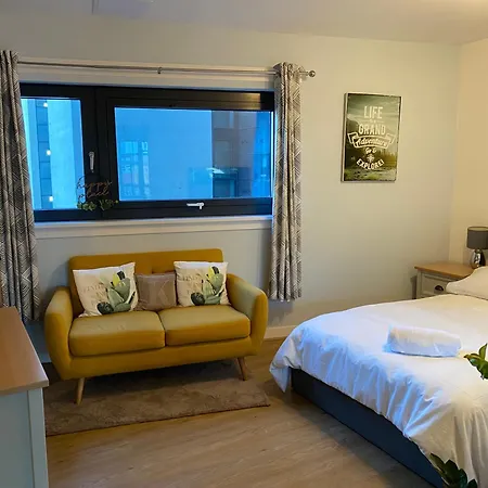 Metropolitan Nest - Easy Walk To Hydro & Secc Center Apartament *