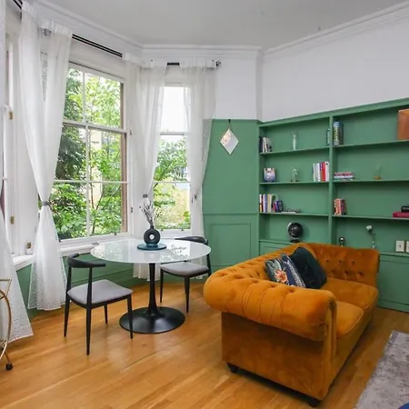 Lovely Spacious 2 Bed Flat Lägenhet