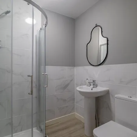 Wonderful West End - Pass The Keys