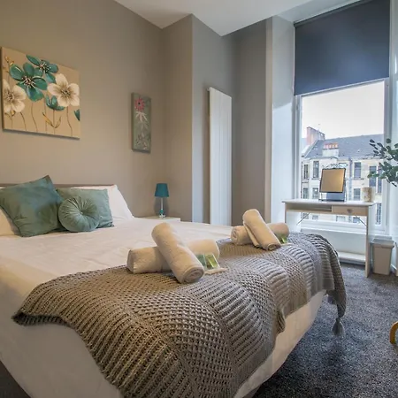 Wonderful West End - Pass The Keys * גלאזגו