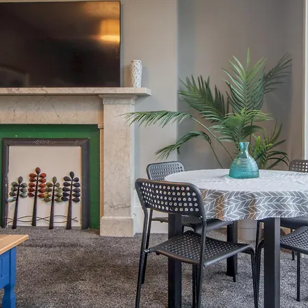 Wonderful West End - Pass The Keys * Glasgow