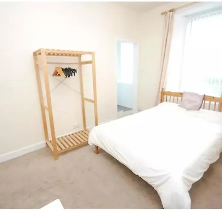 Flat In Close To Local Amenities شقة *