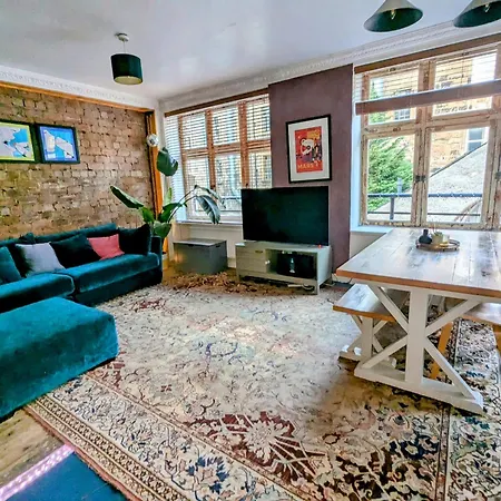 One The Mews غلاسغو