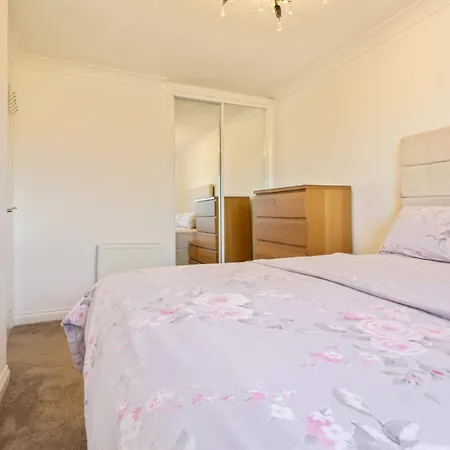 Bonnie Home, Queens Park, Centre And Hampden Stadium Nearby