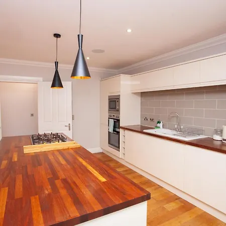 Charming Sandstone-basement In West End * グラスゴー