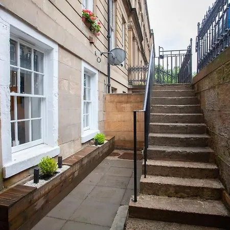 Beautiful 2 Bed Flat With A Private Terrace Appartement