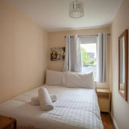 Homely Flat Close To Centre With Free Parking Glasgow