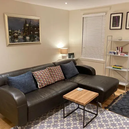 The Art Flat Woodlands