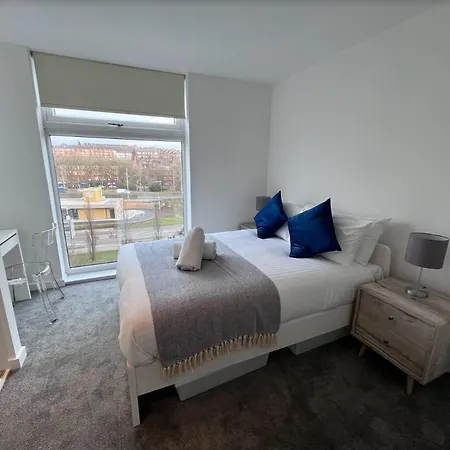 Stylish Newly Decorated 2 Bed 아파트 *