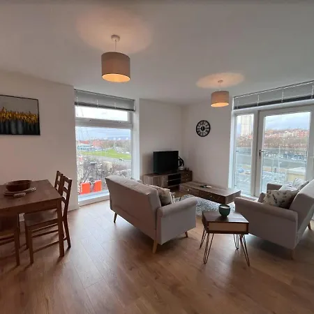 Stylish Newly Decorated 2 Bed * Glasgow