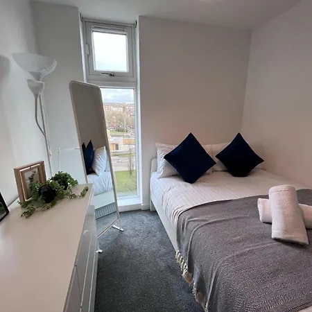 Апартаменты Stylish Newly Decorated 2 Bed Глазго