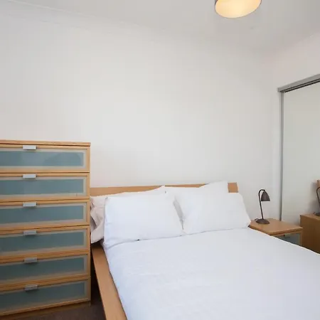 Apartment 3 Bedroom Duplex With Free Parking *
