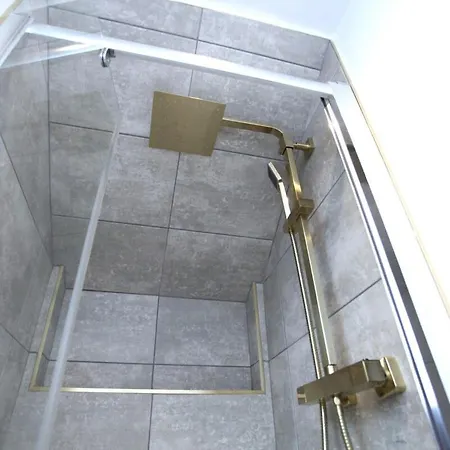 Three Bedroom Upper Flat In Jordanhill