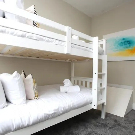 Three Bedroom Upper Flat In Jordanhill Lägenhet