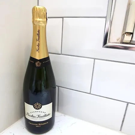 Three Bedroom Upper Flat In Jordanhill