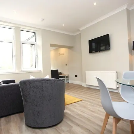 Three Bedroom Upper Flat In Jordanhill Glasgow