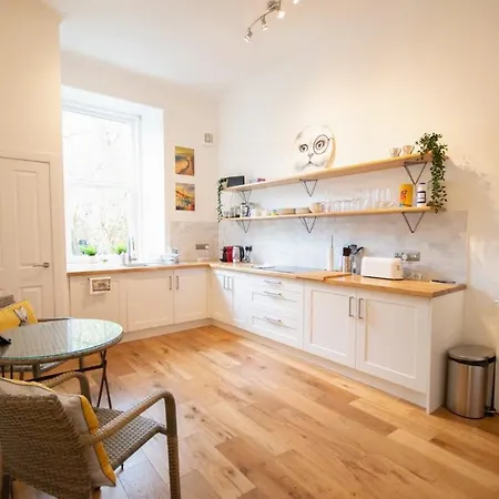 Vakantiehuis Stunning 3 Bed Flat In The Heart Of The West End Glasgow