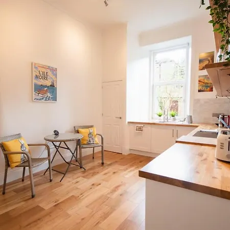 Hébergement de vacances Stunning 3 Bed Flat In The Heart Of The West End