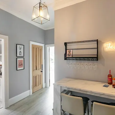 Boutique West End - 'the Nook' Glasgow