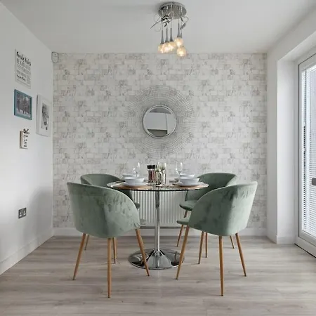 アパート 3Bdr House By Vista Stays Short Lets & Serviced Accommodation Glasgow Scotland With Driveway Parking And Ps4 *