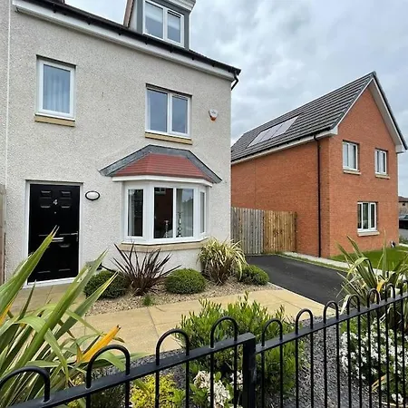 3bdr House By Vista Short Lets & Serviced Scotland With Driveway Parking And Ps4 Γλασκώβη