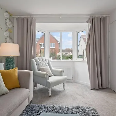 アパート 3Bdr House By Vista Stays Short Lets & Serviced Accommodation Glasgow Scotland With Driveway Parking And Ps4