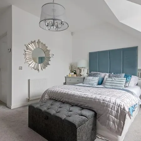 3bdr House By Vista Short Lets & Serviced Scotland With Driveway Parking And Ps4 Apartment Glasgow