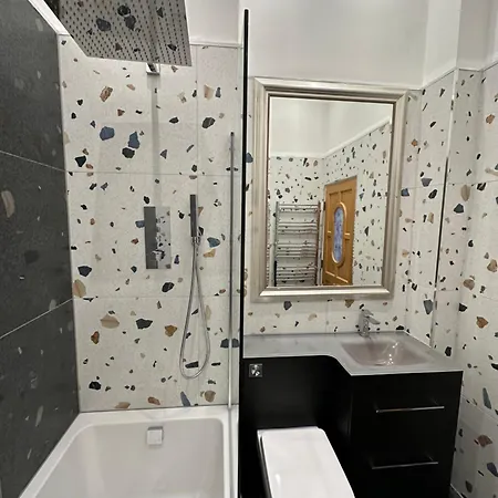 Stunning 2 Bedroom *