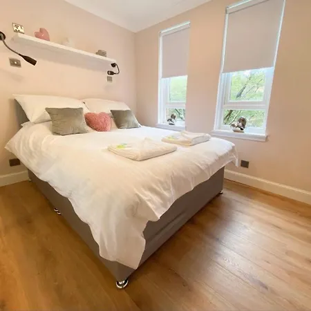 Two Bedroom, Free Private Parking Appartement