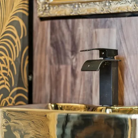 Daire Grand 2 Bed West End *