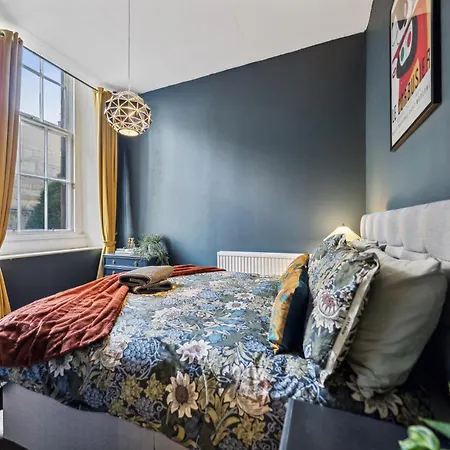 Grand 2 Bed West End