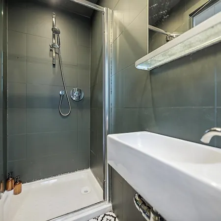 Daire Grand 2 Bed West End *