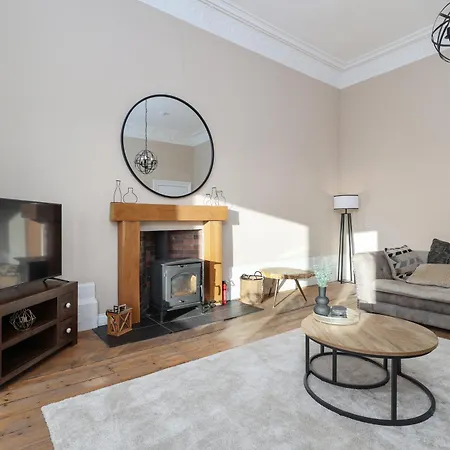 Extravagant 6 Bed Victorian Townhouse With Hot Tub Glasgow