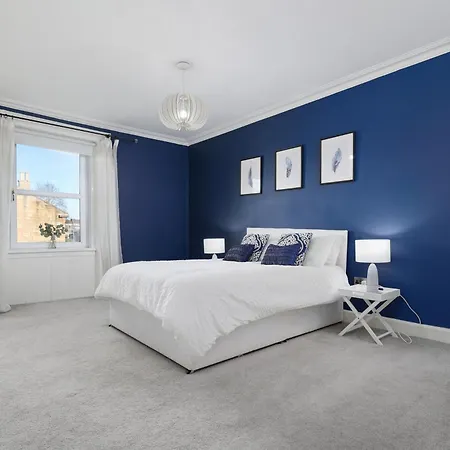 Extravagant 6 Bed Victorian Townhouse With Hot Tub Glasgow