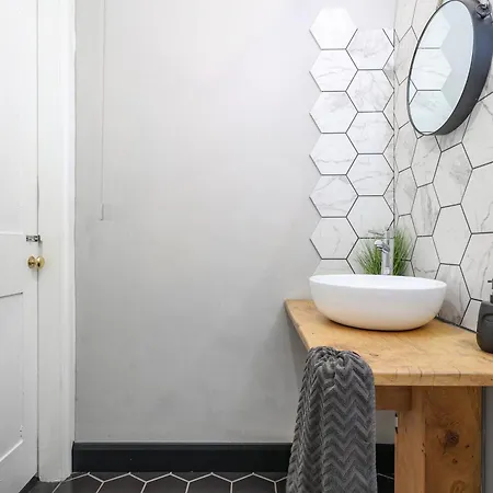 Extravagant 6 Bed Victorian Townhouse With Hot Tub Villa