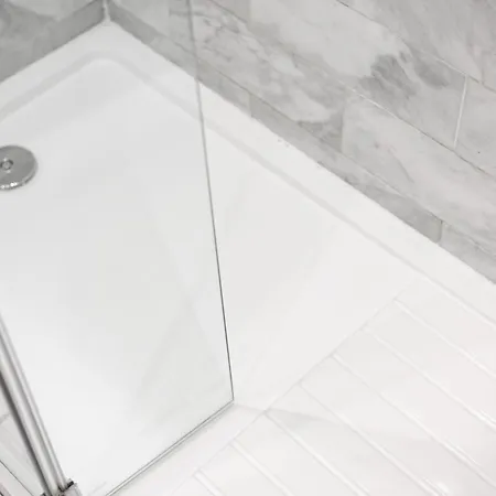 Extravagant 6 Bed Victorian Townhouse With Hot Tub Glasgow