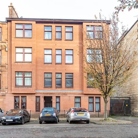 Stunning Ground Floor Flat In Southside.