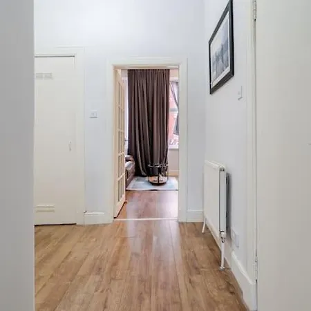 Stunning Ground Floor Flat In Southside. * Glasgow