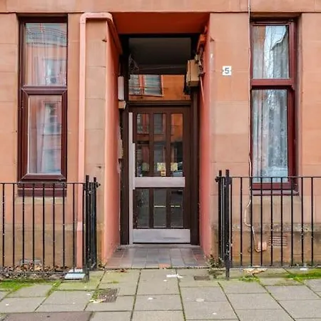 Stunning Ground Floor Flat In Southside. شقة