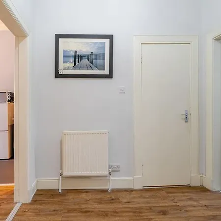 Lägenhet Stunning Ground Floor Flat In Southside.