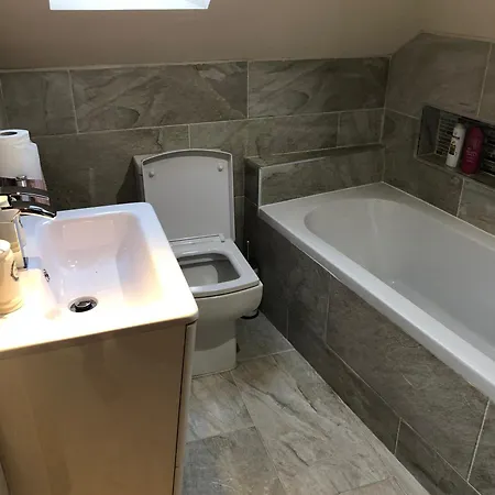2-bed Sleeps 4 10 Mins To Centre Vakantiehuis Glasgow