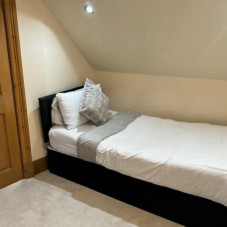 2-bed Sleeps 4 10 Mins To Centre *