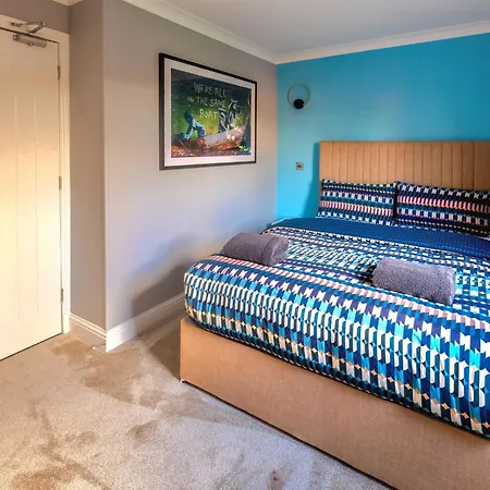 Cosy 4 Bedroom In - Free Parking Дом отдыха Глазго