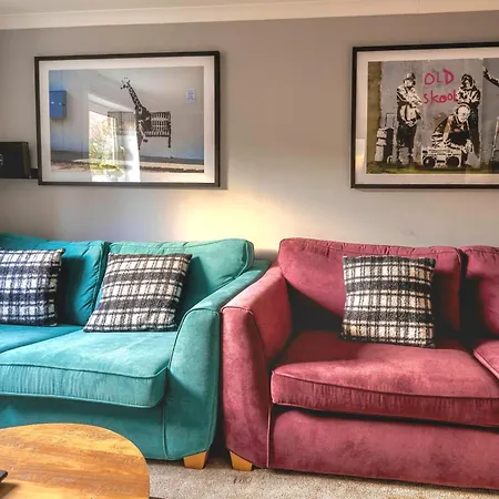 度假居 Cosy 4 Bedroom In - Free Parking