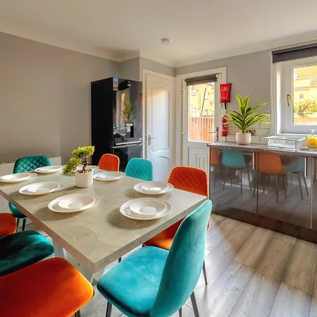 Tatil Evi Cosy 4 Bedroom In - Free Parking