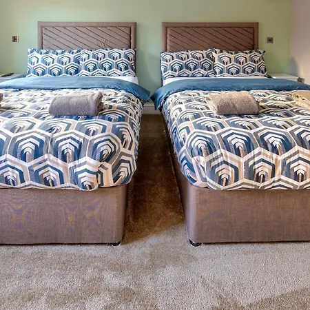 Cosy 4 Bedroom In - Free Parking Tatil Evi *