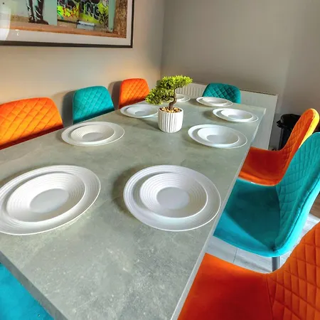 Cosy 4 Bedroom In - Free Parking Tatil Evi